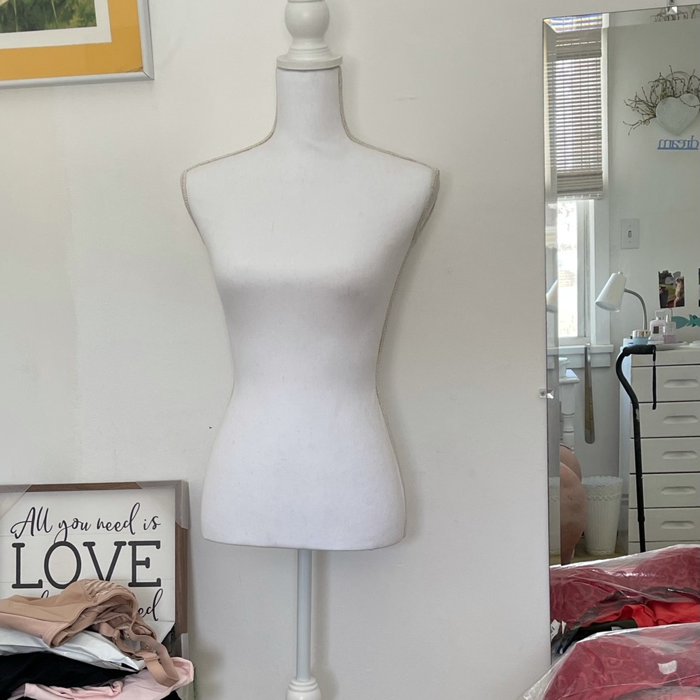 Female standing mannequin form